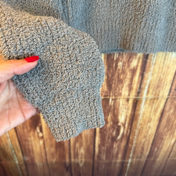 Women’s Gray Hooded Cropped Sweater Textured Knit 100% Recycled Polyester Small - Picture 5 of 9